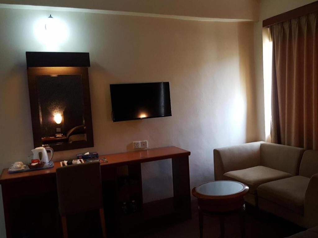 Klang Histana Hotel Esterno foto