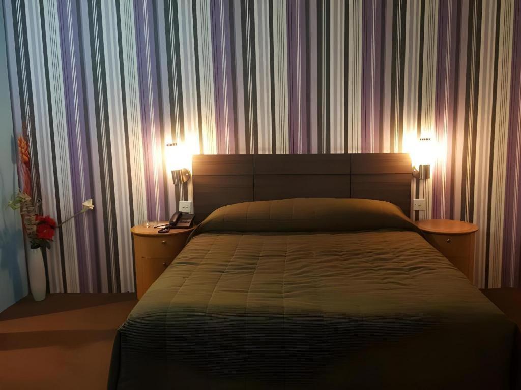 Klang Histana Hotel Esterno foto